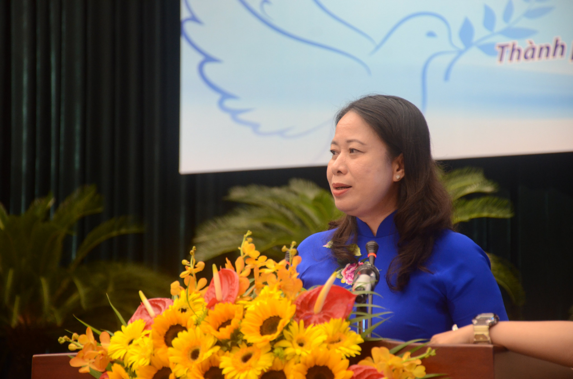 Phó Chủ tịch nước Võ Thị Ánh Xuân thay mặt Đảng và Nhà nước phát biểu tri ân những hi sinh, cống hiến to lớn của các nữ chiến sĩ cách mạng bị tù đày