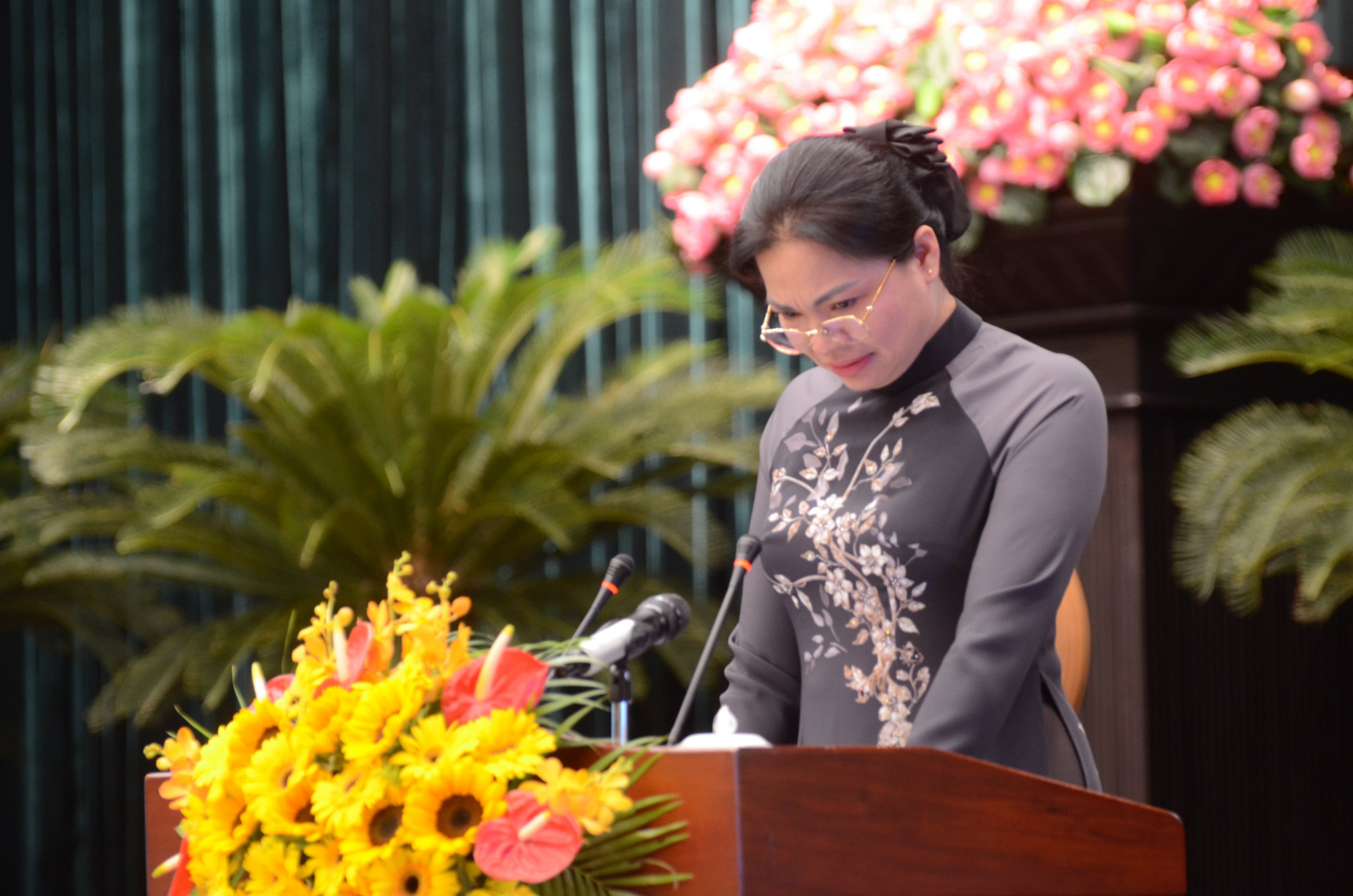 Chủ tịch Hội LHPN Việt Nam Hà Thị Nga xúc động khi nhắc đến những hi sinh của các nữ cựu tù chính trị