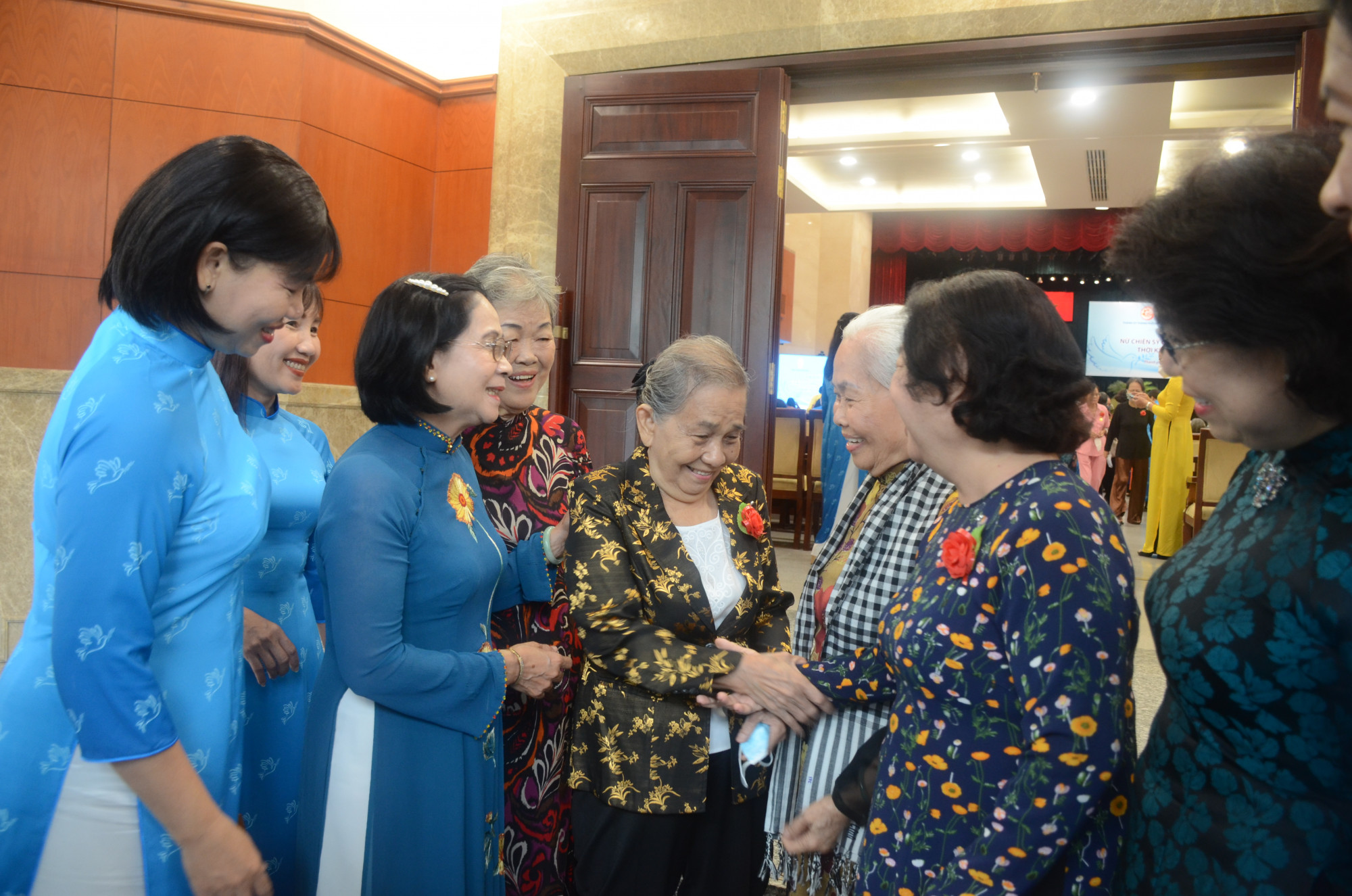 Niềm vui của các nữ cựu tù chính trị trong ngày gặp mặt đồng đội cũ