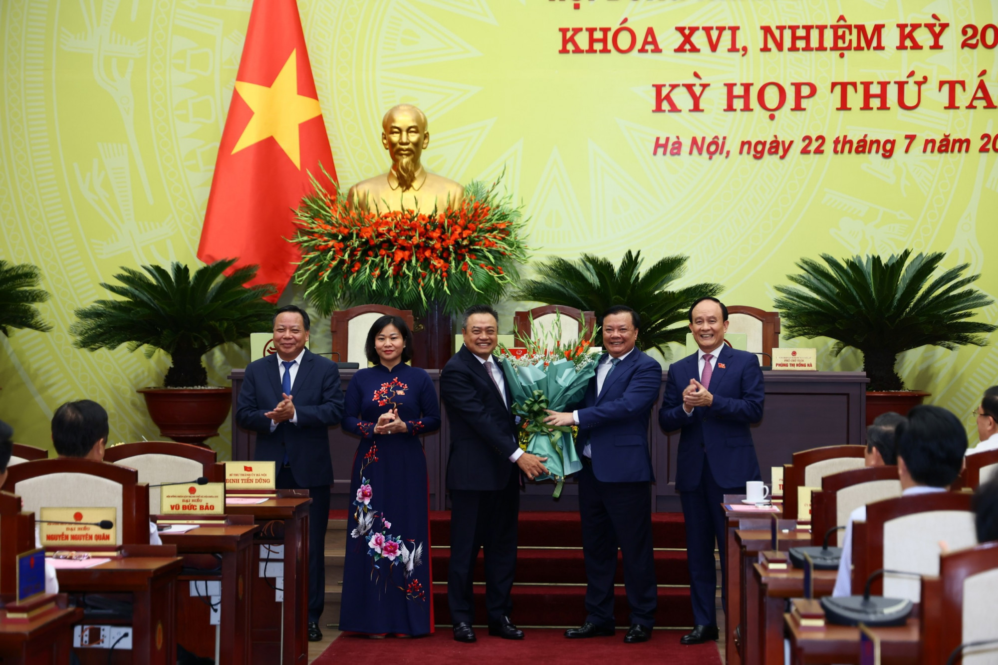 HĐND TP Hà Nội đã bầu ông Trần Sỹ Thanh giữ chức Chủ tịch UBND TP Hà Nội.