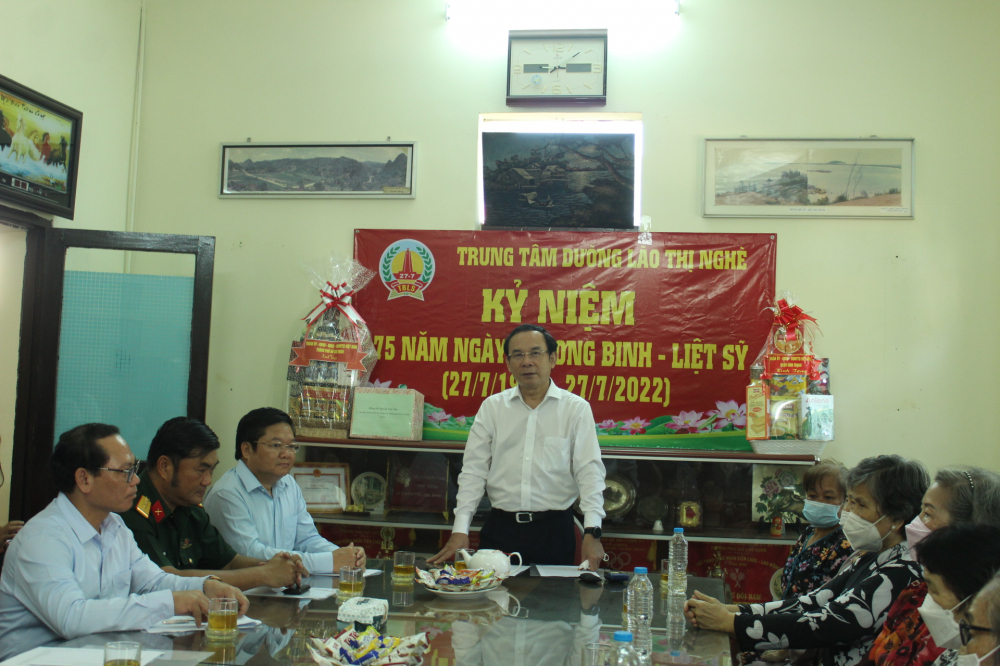Bí thư Thành ủy TPHCM Nguyễn Văn Nên thăm Trung tâm dưỡng lão Thị Nghè.