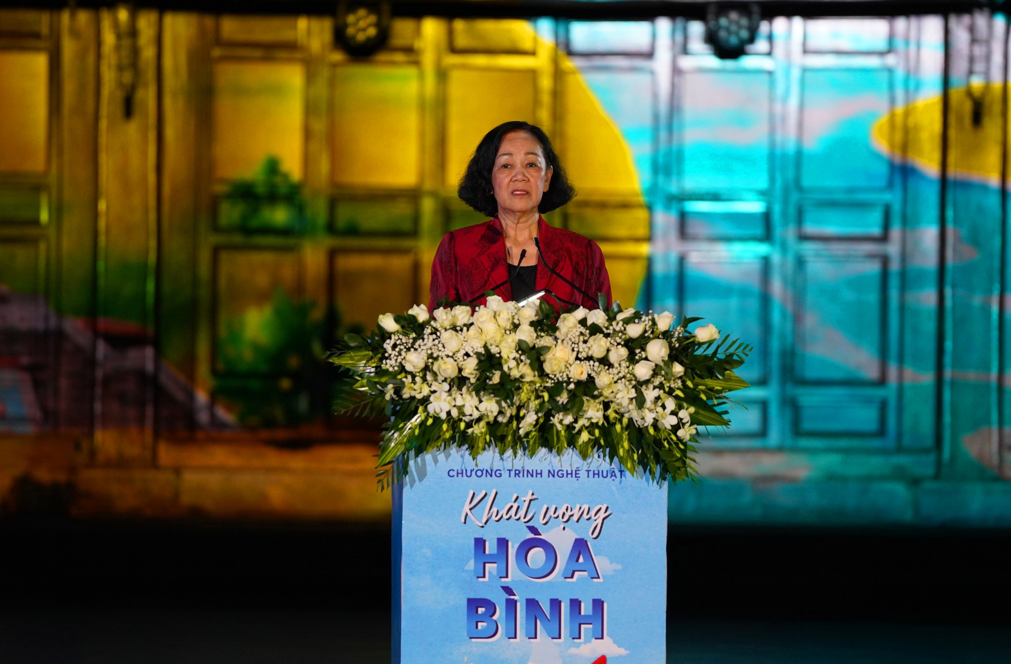 Bà Trương Thị Mai Ủy viên Bộ Chính trị, Bí thư Trung ương Đảng, Trưởng Ban Tổ chức Trung ương phát biểu tại chương trình khai mạc 'Khát vọng hòa bình'