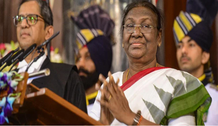 Bà Droupadi Murmu đã tuyên thệ nhậm chức tổng thống Ấn Độ vào ngày 25/7