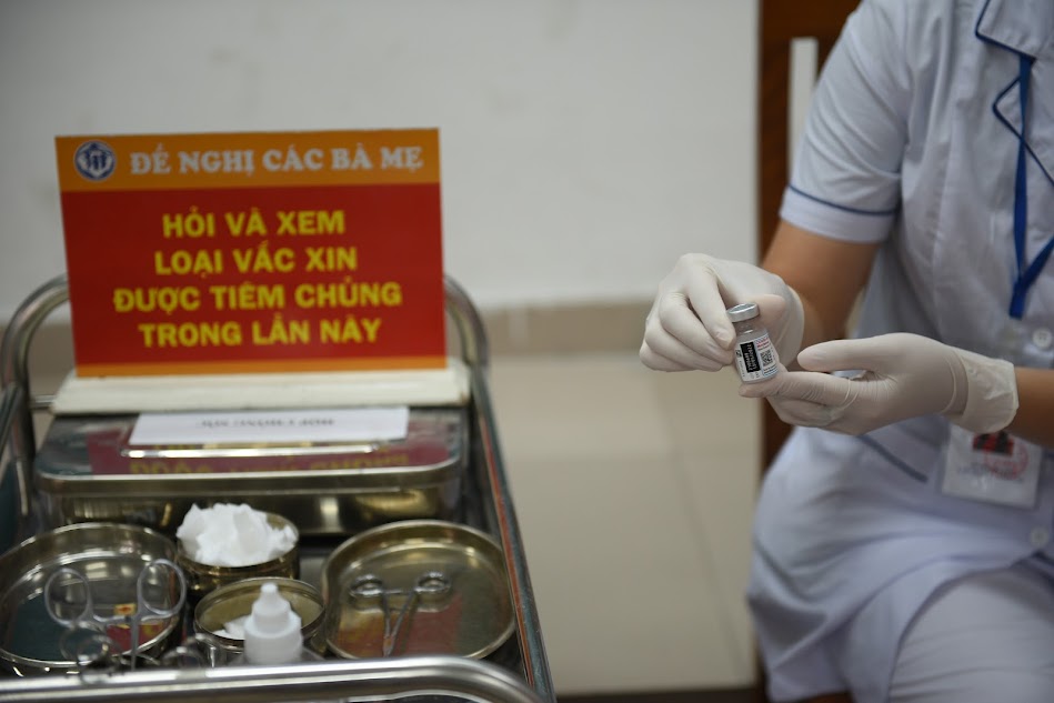 Tiêm vắc xin cho trẻ 5-11 tuổi tại Hà Nội