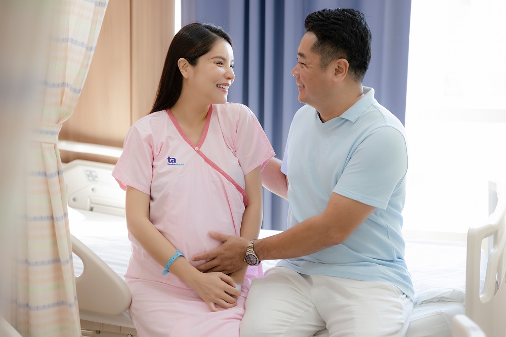 Vợ chồng Kiwi Ngô Mai Trang tìm hiểu, lựa chọn điểm sinh an toàn, dịch vụ cao cấp để chào đón con yêu - Ảnh: BVĐK Tâm Anh