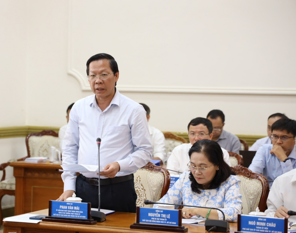 Chủ tịch UBND TPHCM Phan Văn Mãi kiến nghị tháo gỡ những vướng mắc cụ thể của TPHCM - Ảnh: Hương Thảo.