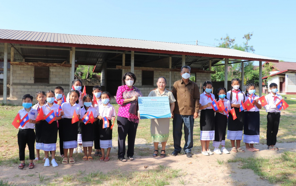 Ủy ban MTTQ Việt Nam TPHCM trao kinh phí hỗ trợ xây trường mẫu giáo 