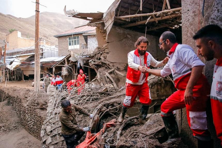 Lực lượng cứu hộ khẩn trương tìm kiếm người mất tích sau vụ sạt lở đất tại Iran
