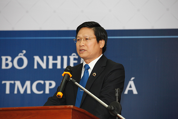 Ông Võ Minh Tuấn phát biểu tại một sự kiện của Ngân hàng Đông Á. Ảnh minh họa.