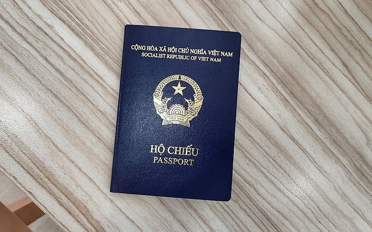 Tấm hộ chiếu mẫu mới của Việt Nam khiến công dân Việt Nam không thể nhập cảnh ngắn hạn vào Đức