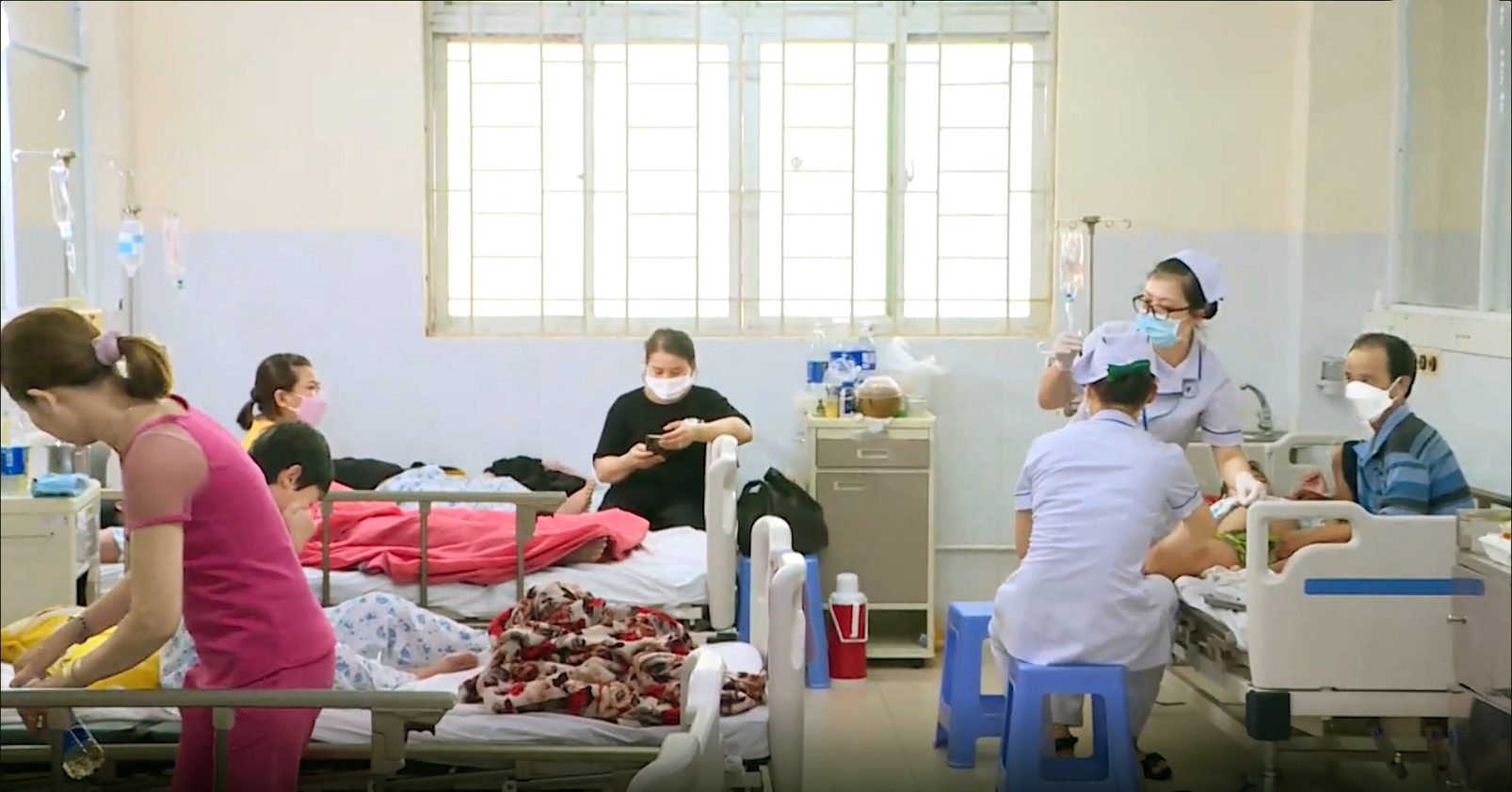 Sốt xuất huyết tăng cao từ nhiều tuần nay tại tỉnh Đồng Nai, trong đó có nhiều ca bệnh nặng (ảnh chụp tại Bệnh viện Nhi Đồng Đồng Nai) - ẢNH: GIA HUY