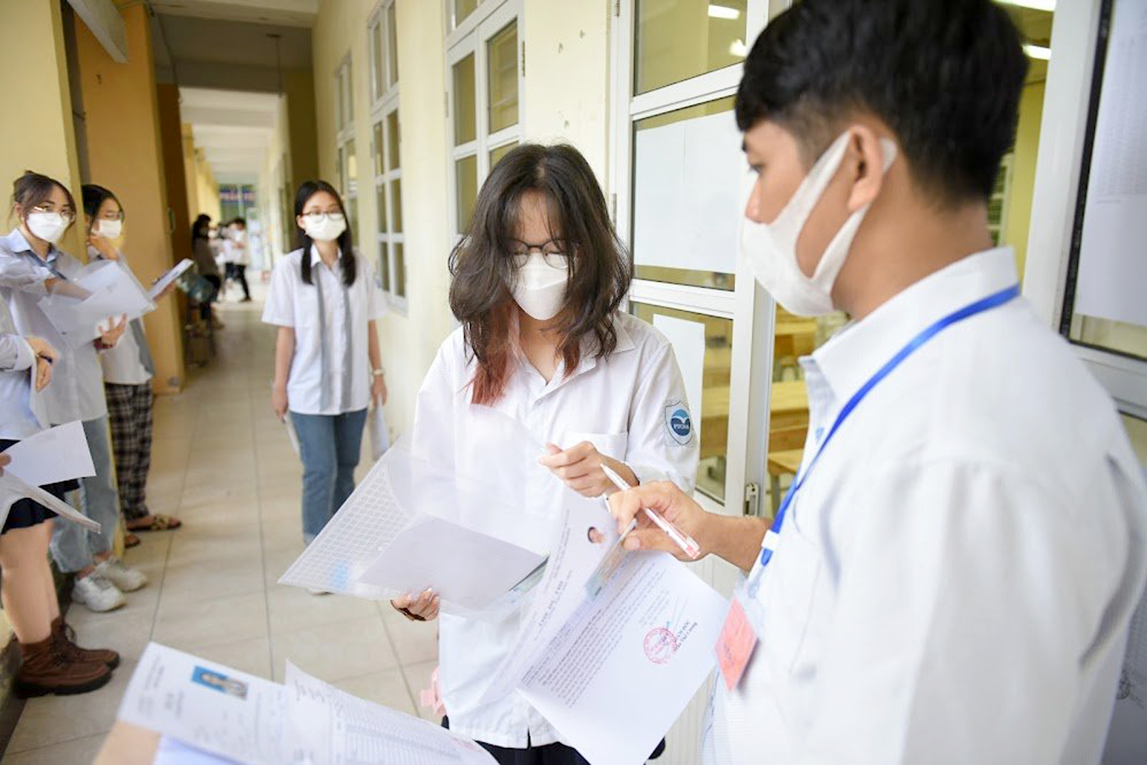 Nhiều trường đại học chỉ xét tuyển dựa vào điểm thi tốt nghiệp THPT  (trong ảnh: Thí sinh dự thi tốt nghiệp THPT 2022 ở Hà Nội) - ẢNH: ĐẠI MINH