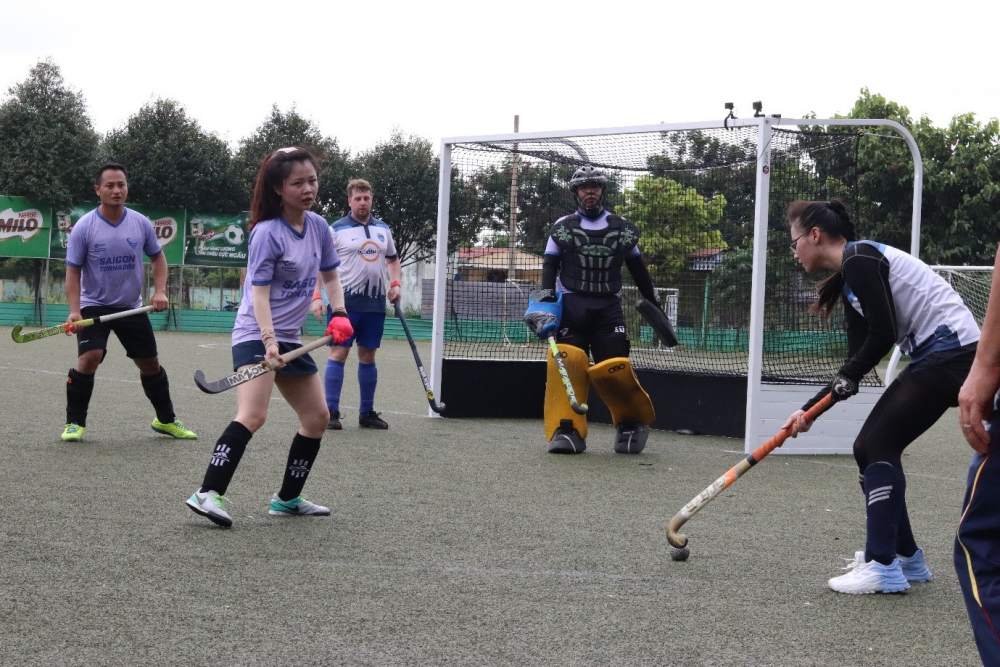 Hockey đã mở ra một sự lựa chọn mới cho nữ giới và đẩy mạnh phong trào thể thao cho phụ nữ tại Việt Nam. Ảnh: Quốc Ngọc