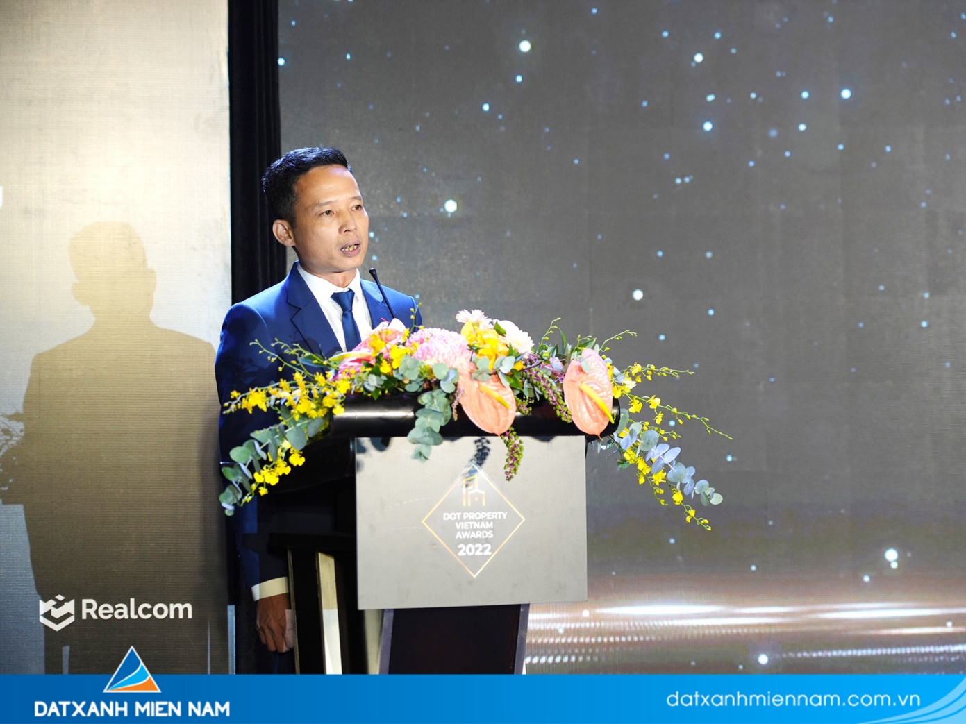 Tổng giám đốc Đỗ Văn Mạnh đại diện nhận giải và phát biểu tại buổi lễ - Ảnh: Đất Xanh Miền Nam