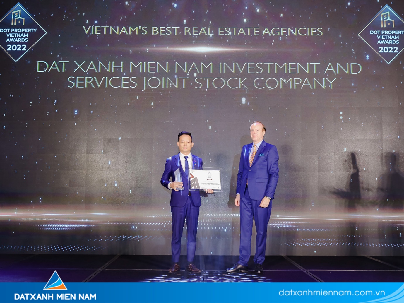 Đất Xanh Miền Nam đã xuất sắc trở thành Công ty phân phối bất động sản tốt nhất Việt Nam tại Dot Property Awards - Ảnh: Đất Xanh Miền Nam