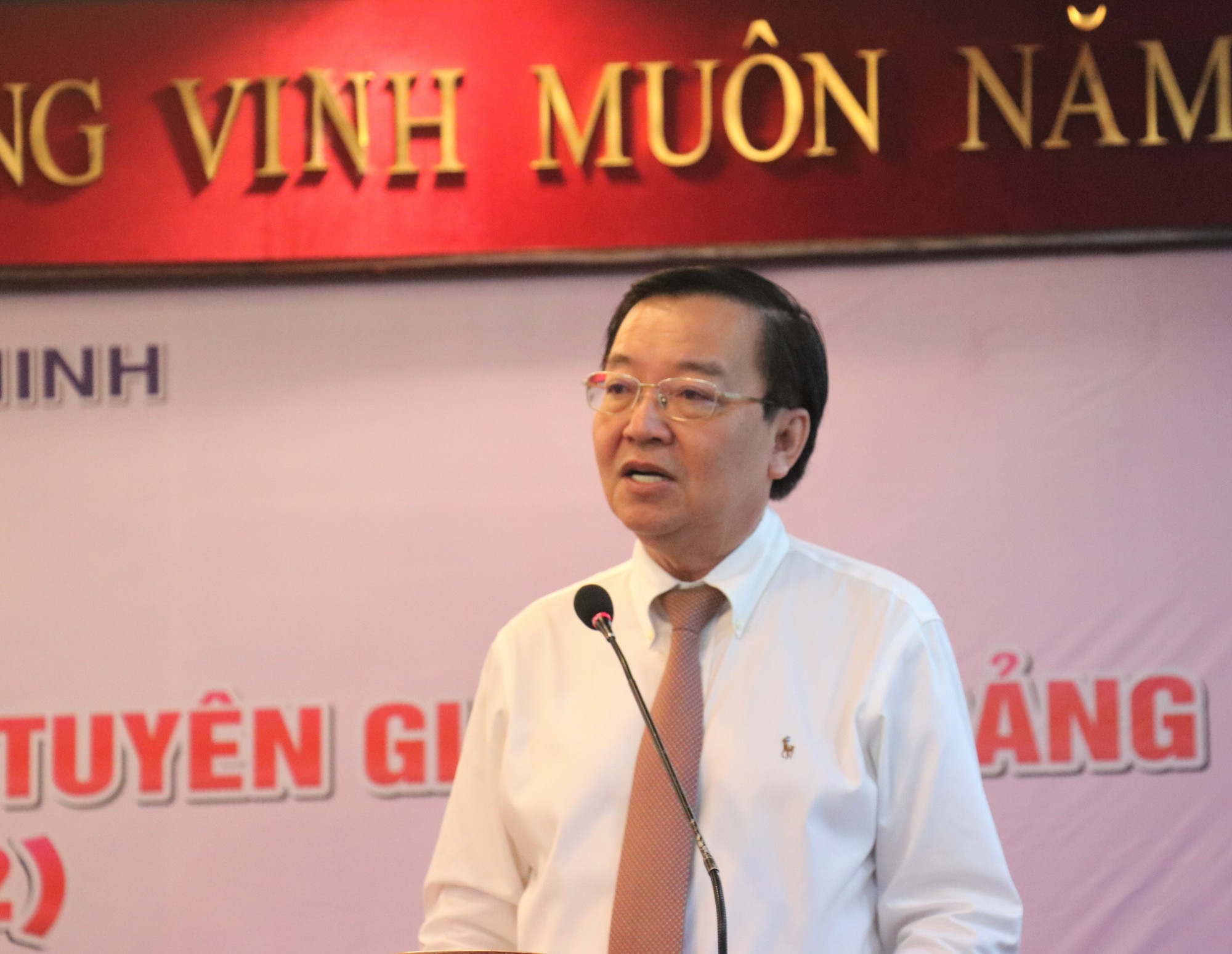 Phó trưởng Ban thường trực Ban Tuyên giáo Thành ủy TPHCM Lê Hồng Sơn phát biểu tại buổi họp mặt. Ảnh: BTG