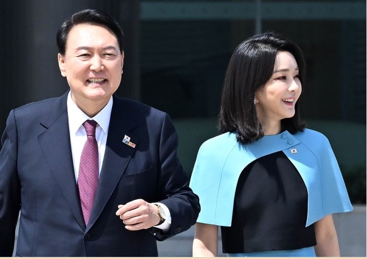 Tổng thống Yoon Suk Yeol và đệ nhất phu nhân Kim Keon-hee trong chuyến đi Tây Ban Nha để tham dự hội nghị thượng đỉnh của Tổ chức Hiệp ước Bắc Đại Tây Dương 