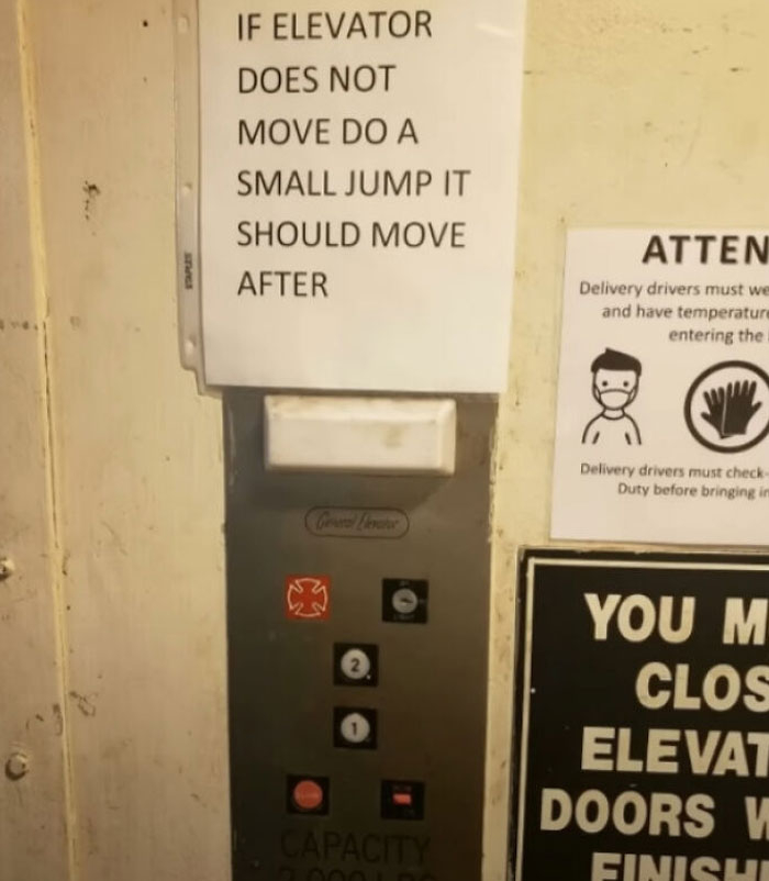 Nếu thang máy bất chợt dừng lại, hãy nhảy tại chỗ vài cái và nó sẽ di chuyển tiếp