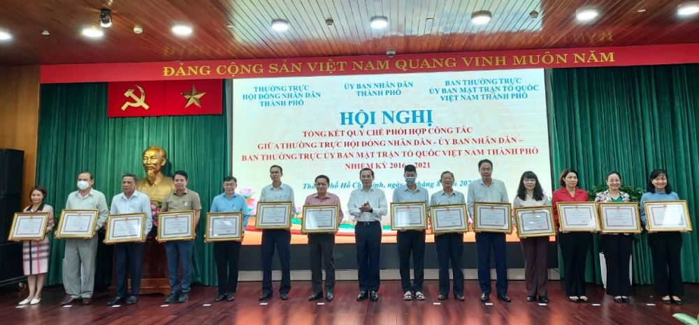 Dịp này, TPHCM khen thưởng nhiều tập thể, cá nhân tích cực tổ chức công tác phối hợp giữa 3 cơ quan.