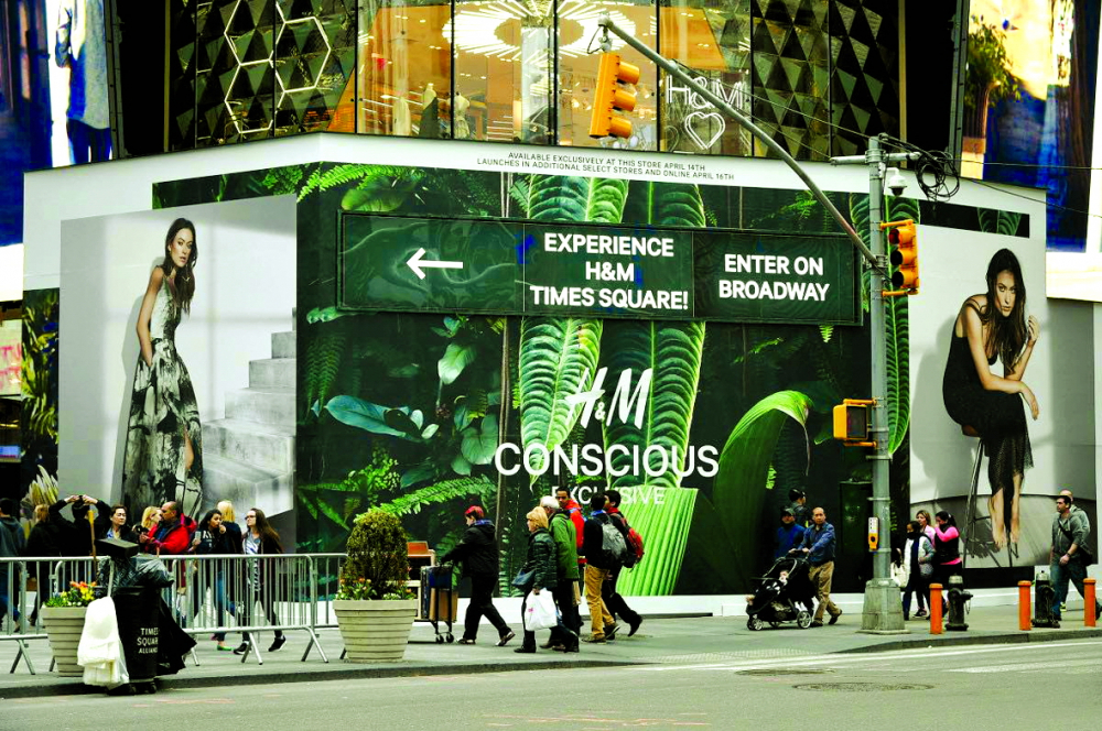 H&M bị cảnh báo về việc tiếp thị sai lệch về sản phẩm thân thiện với môi trường - ẢNH: GETTY IMAGES