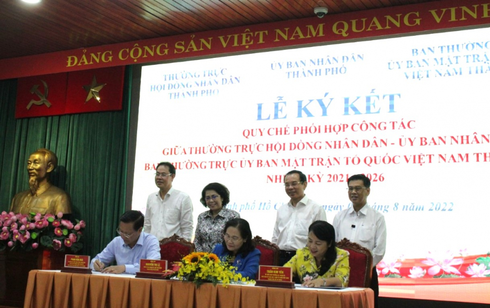 Ký kết công tác phối hợp giữa Thường trực 3 cơ quan HĐND - UBND - Ủy ban MTTQ Việt Nam TPHCM.