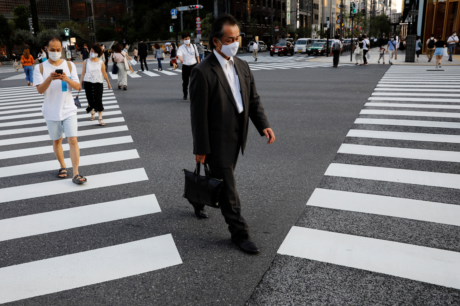 Nhiều công ty Nhật Bản điêu đứng khi số lượng nhân viên nhiễm bệnh tăng mạnh.