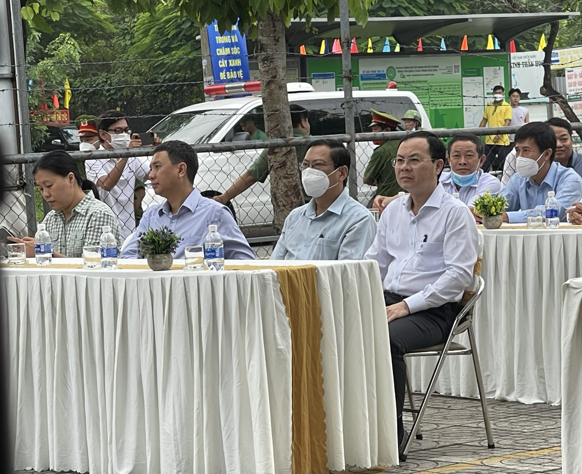 Ông Nguyễn Văn Hiếu - Phó Bí Thư thành uỷ TPHCM cùng các lãnh đạo TP. Thủ Đức tham gia hưởng ứng lễ phát động tháng cao điểm tổng vệ sinh môi trường.