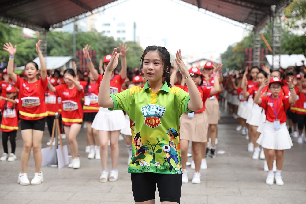 Khoảnh khắc 3.000 em thiếu nhi nhảy flashmod xác lập kỷ lục Việt Nam - Ảnh: IDP