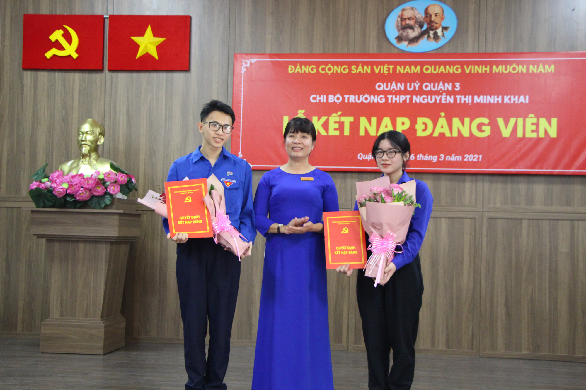 Nhiều năm liên tiếp, mỗi năm Trường THPT Nguyễn Thị Minh Khai đều có thêm 2 học sinh được đứng vào hàng ngũ của Đảng