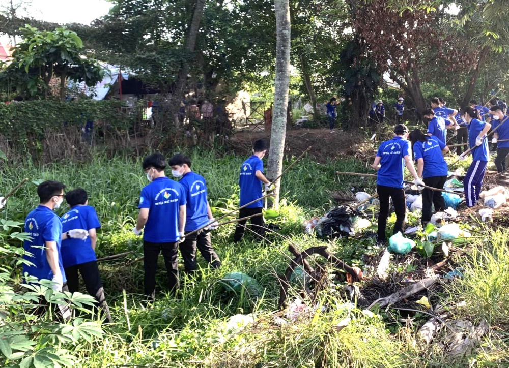 Các chiến sĩ “Mùa hè xanh” đã khơi thông dòng chảy 22 tuyến kênh, rạch trên địa bàn TP; tổ chức 27 chương trình giới thiệu tổng quan về chương trình chuyển đổi số của TP; tổ chức 90 hoạt động tuyên truyền về kiến thức, kỹ năng quản lý tài chính cá nhân cho đoàn viên, thanh niên, người dân thành phố