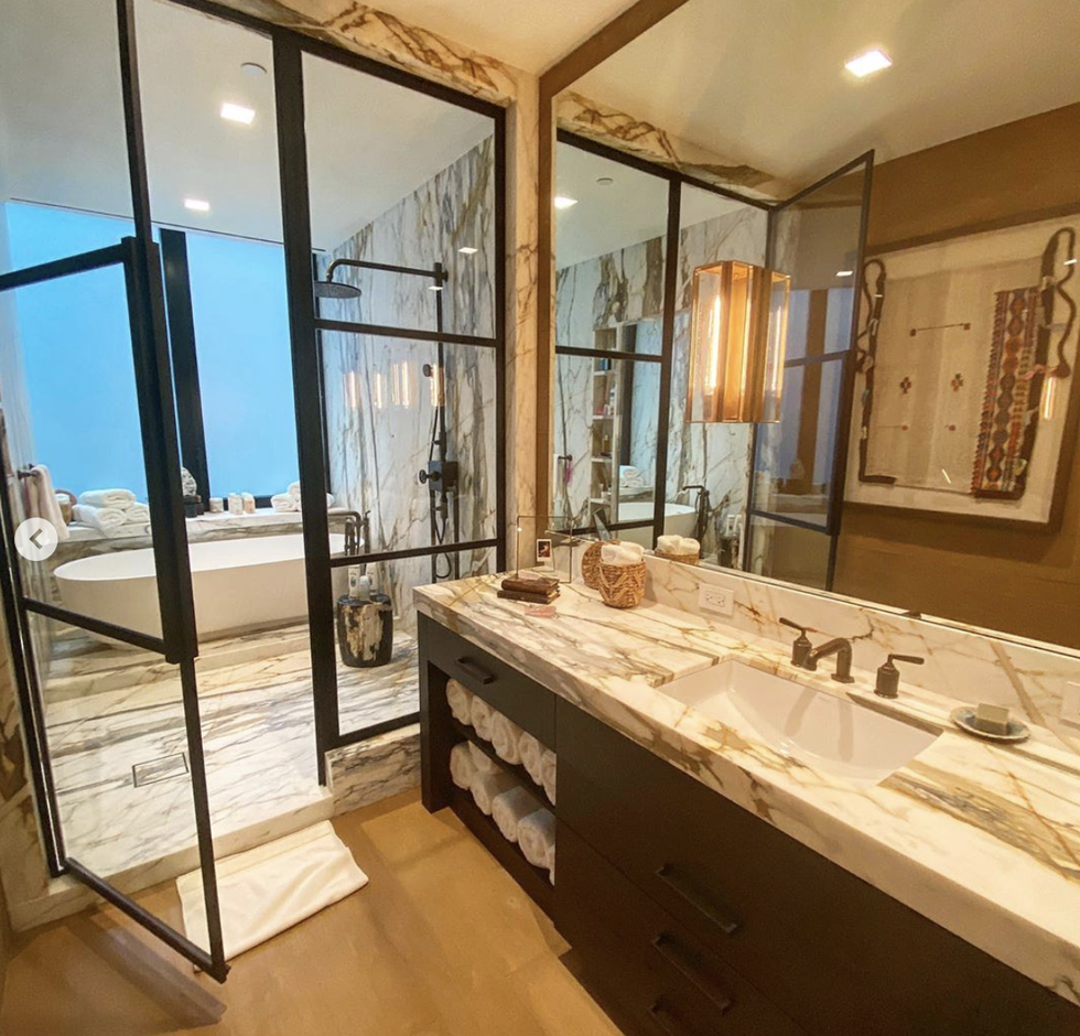Phòng tắm của Gigi Hadid