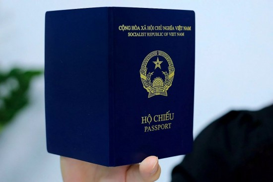 Tây Ban Nha đã công nhận hộ chiếu mẫu mới của Việt Nam. 