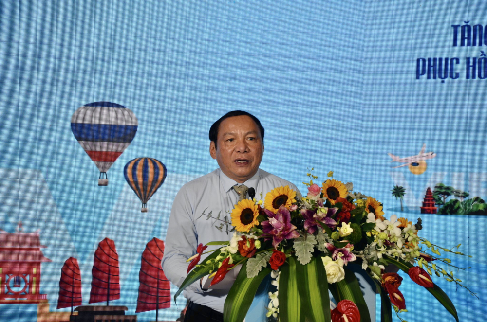 Bộ trưởng Bộ VHTT&DL Nguyễn Văn Hùng.