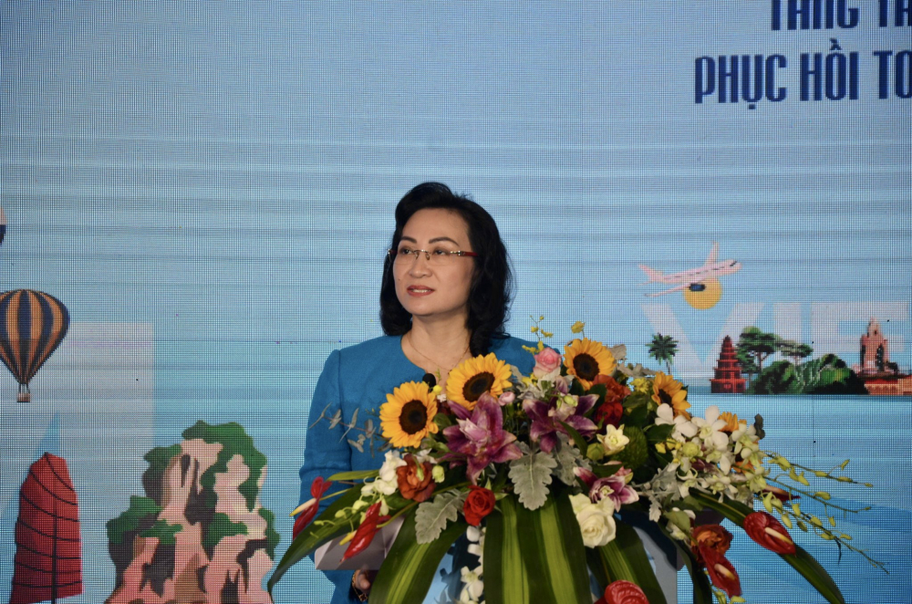 Bà Phan Thị Thắng, Phó Chủ tịch UBND TPHCM phát biểu tại diễn đàn.
