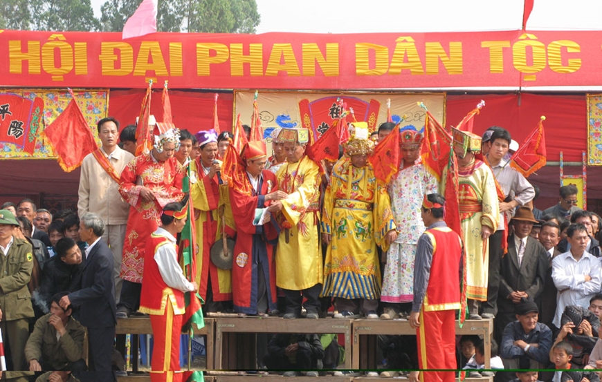 3. Tập quán xã hội và tín ngưỡng Lễ Đại Phan của người Sán Dìu, tỉnh Tuyên Quang. 
