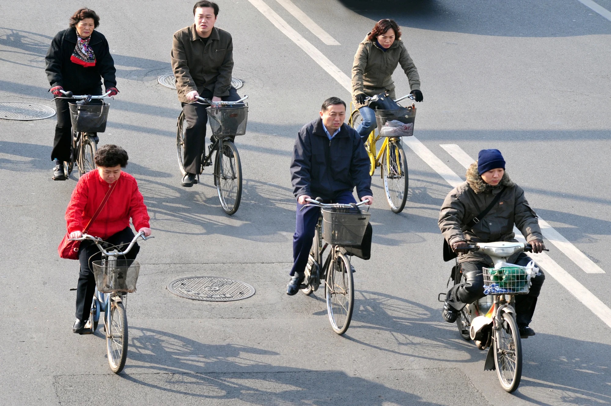 Nhiều người Trung Quốc lựa chọn di chuyển bằng xe đạp vì nhiều lý do, từ sức khỏe đến các mối quan tâm về môi trường