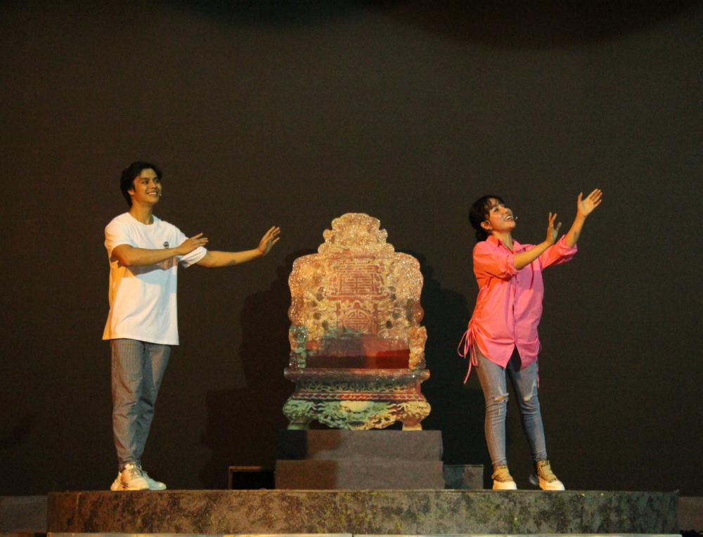 Nghệ sĩ Võ Minh Lâm và Phương Cẩm Ngọc đang tập một lớp diễn quan trọng.