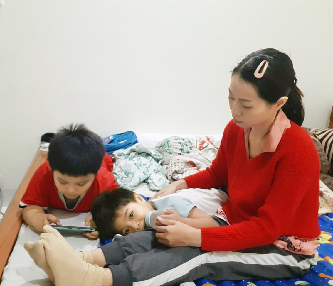 Chị Lê Thị Diễm khao khát được sống để hai con có thêm thời gian bên mẹ
