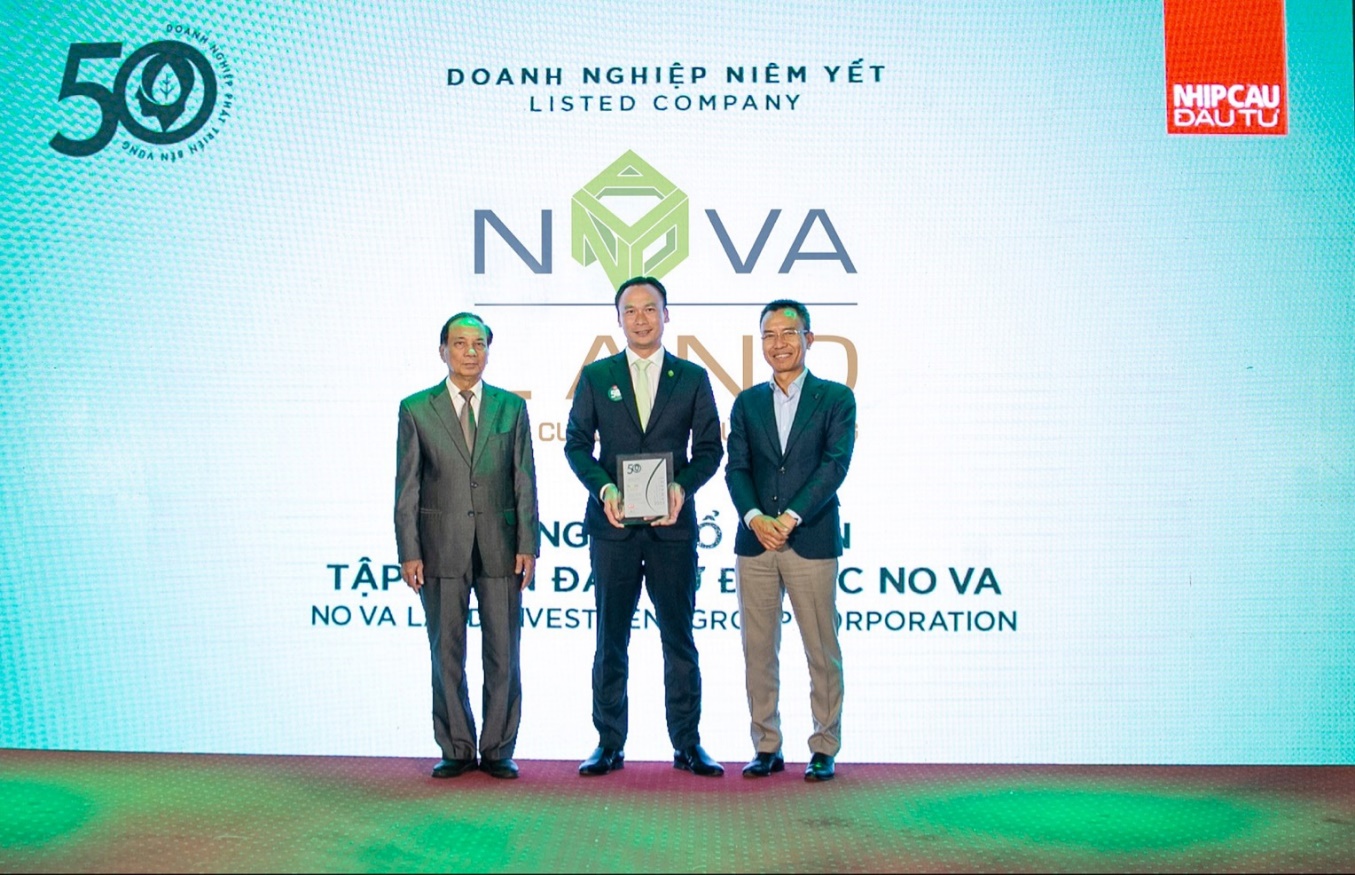 Ông Nguyễn Ngọc Huyên - Tổng Giám đốc Novaland nhận giải thưởng Doanh nghiệp Phát triển bền vững 2022