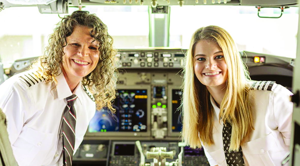 Bà Holly Petitt và Keely Petitt là cặp phi công mẹ - con đầu tiên  của Hãng hàng không Southwest Airlines - ẢNH: New York PostNEW YORK POST