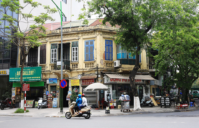 Biệt thự có kiến trúc kiểu Pháp tại 127 Nguyễn Thái Học (quận Ba Đình)  