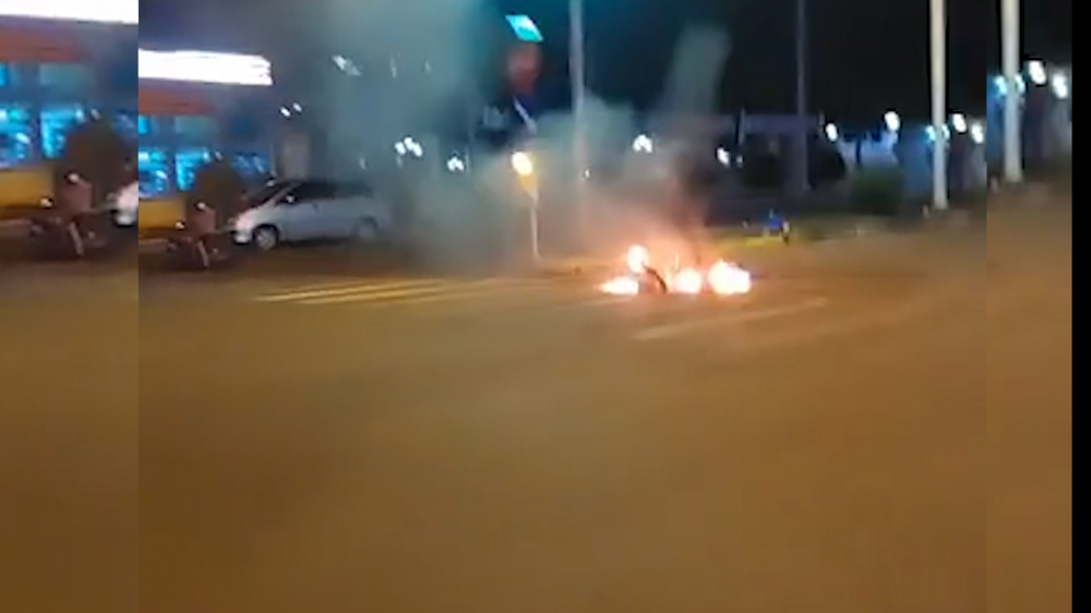 Hai nhóm thanh niên hỗn chiến, đốt xe máy