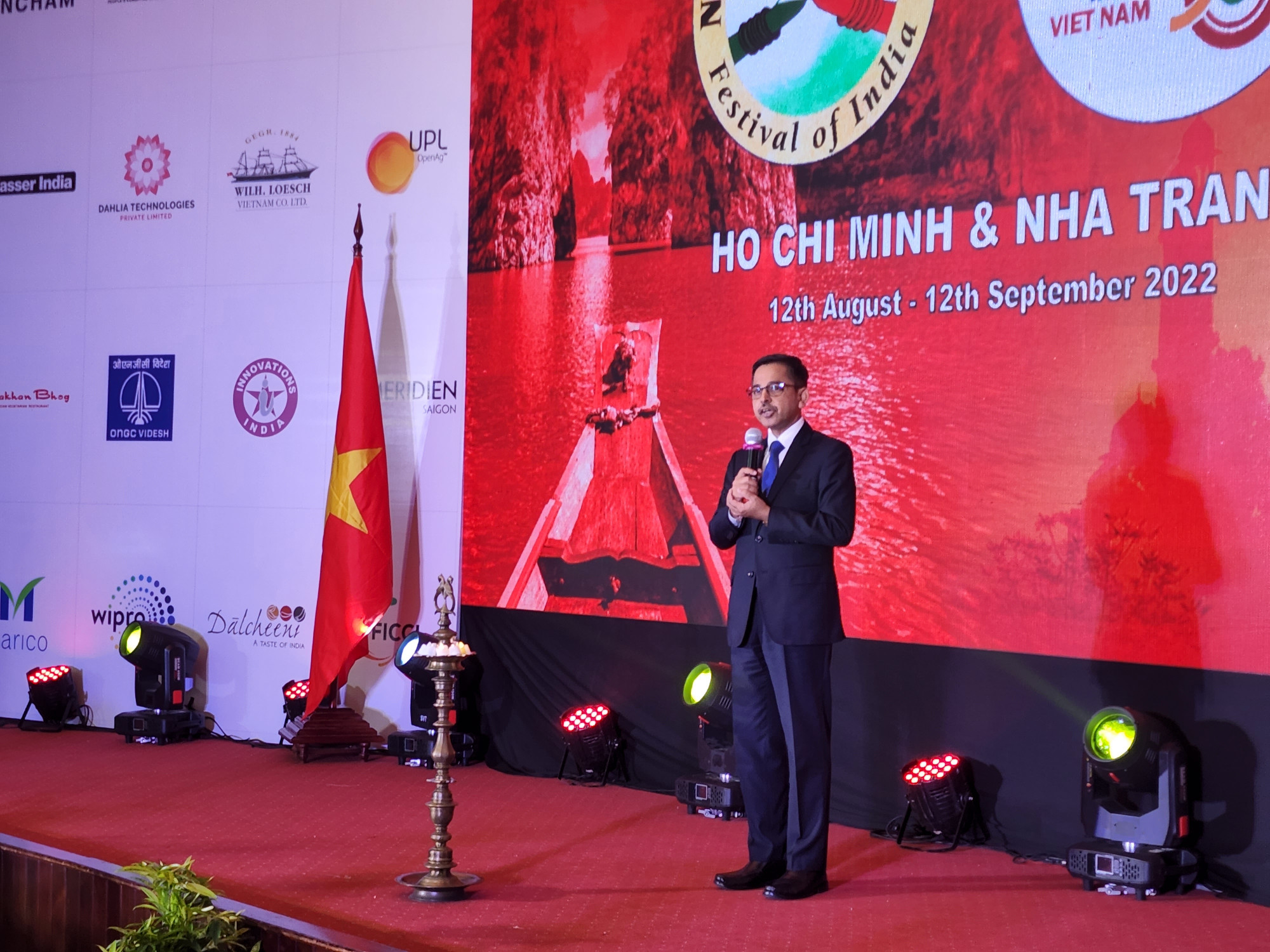 Đại sứ Ấn Độ tại Việt Nam Pranay Verma phát biểu khai mạc lễ hội Namaste Việt Nam 2022
