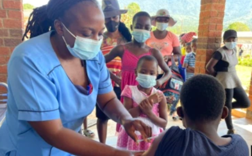 Zimbabwe đang đối diện một đợt bùng phát bệnh sởi do tình trạng tiêm chủng