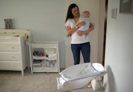 CPSC khuyến cáo các gia đình không nên sử dụng xe lắc cho trẻ sơ sinh khi ngủ