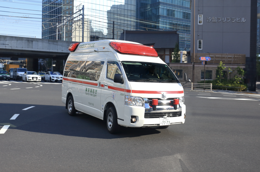 Xe cấp cứu chật vật tìm bệnh viện cho bệnh nhân ở Tokyo.