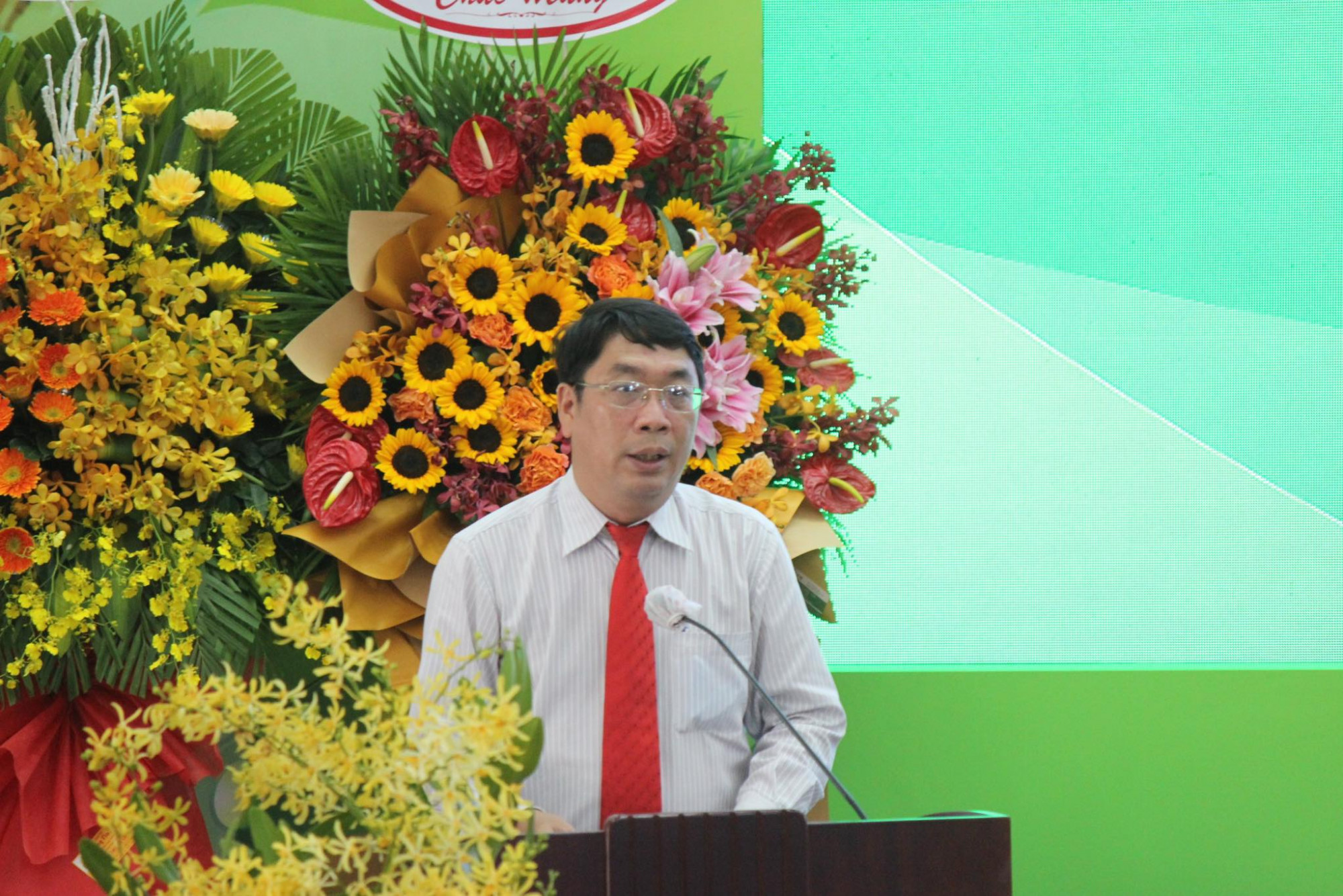 Ông Đinh Minh Hiệp cho biết, sau các hội thảo, ngành nông nghiệp TP sẽ có cơ sở đề xuất các cơ chế chính sách nhằm tháo gỡ khó khăn trong sản xuất và tiêu thụ SP nông nghiệp cho người dân, HTX và doanh nghiệp hiện nay