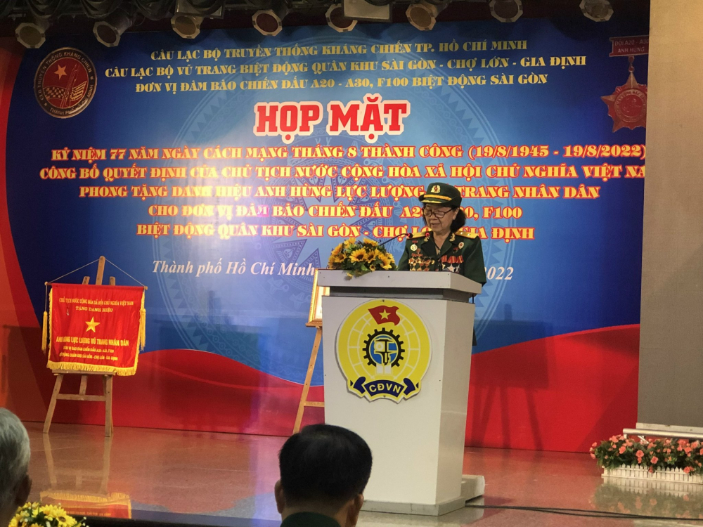 Bà Trần Thị Yến Ngọc giao liên bộ chỉ huy tiền phương FK6, Trưởng Ban liên lạc A20-A30 ôn lại truyền thống đơn vị