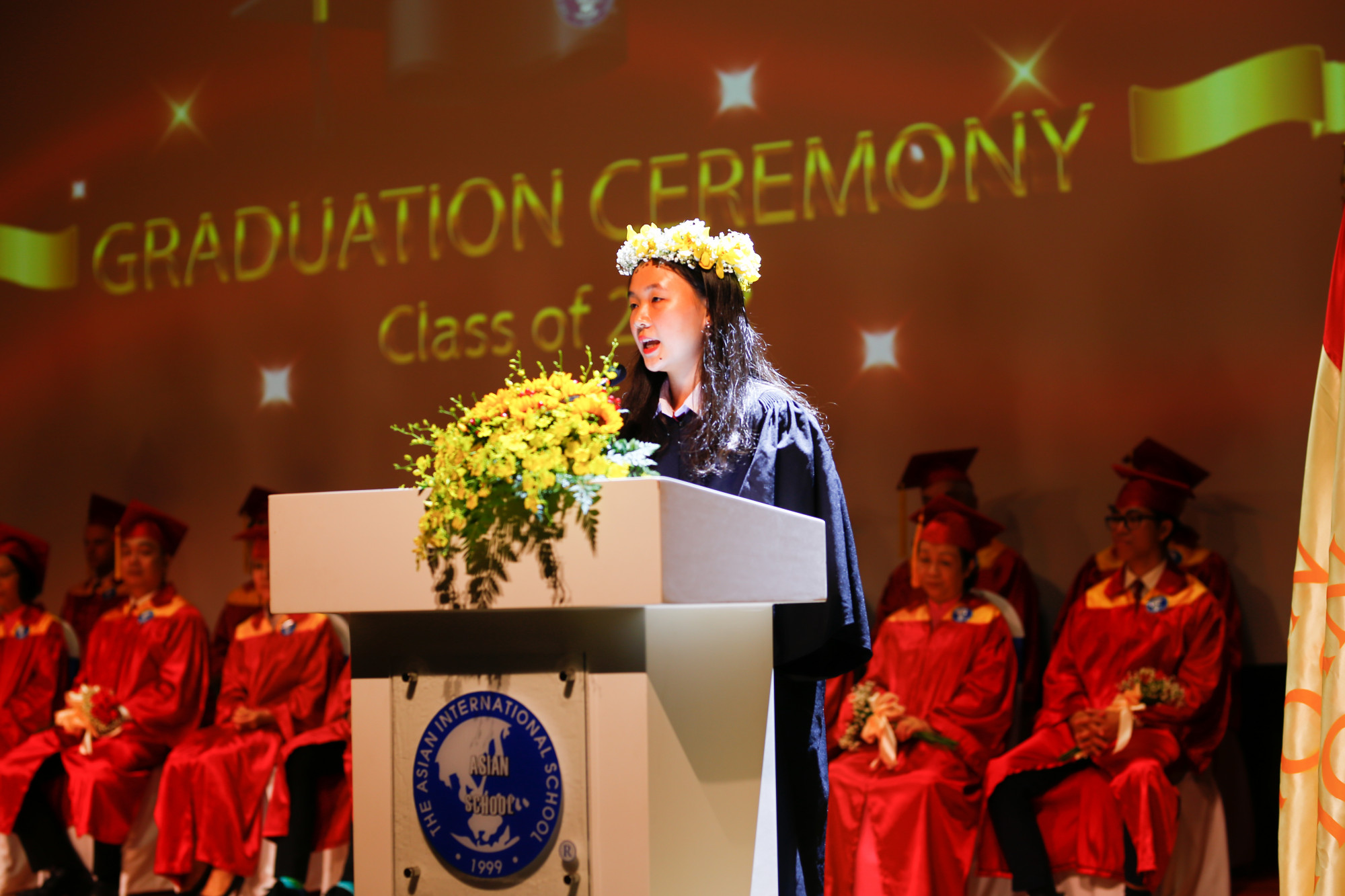 Trần Đoàn Minh Thùy- thủ khoa thi tốt nghiệp THPT tại TPHCM xuất sắc nhận học bổng