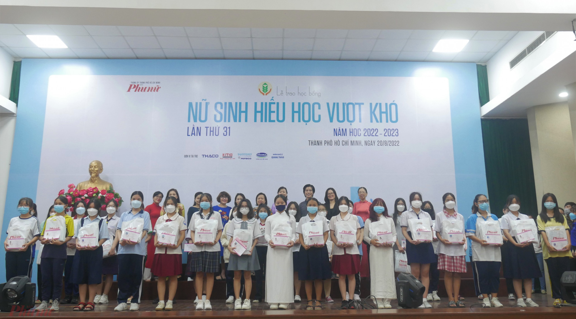 Chương trình Nữ sinh hiếu học vượt khó lần thức 31 của Báo Phụ nữ 